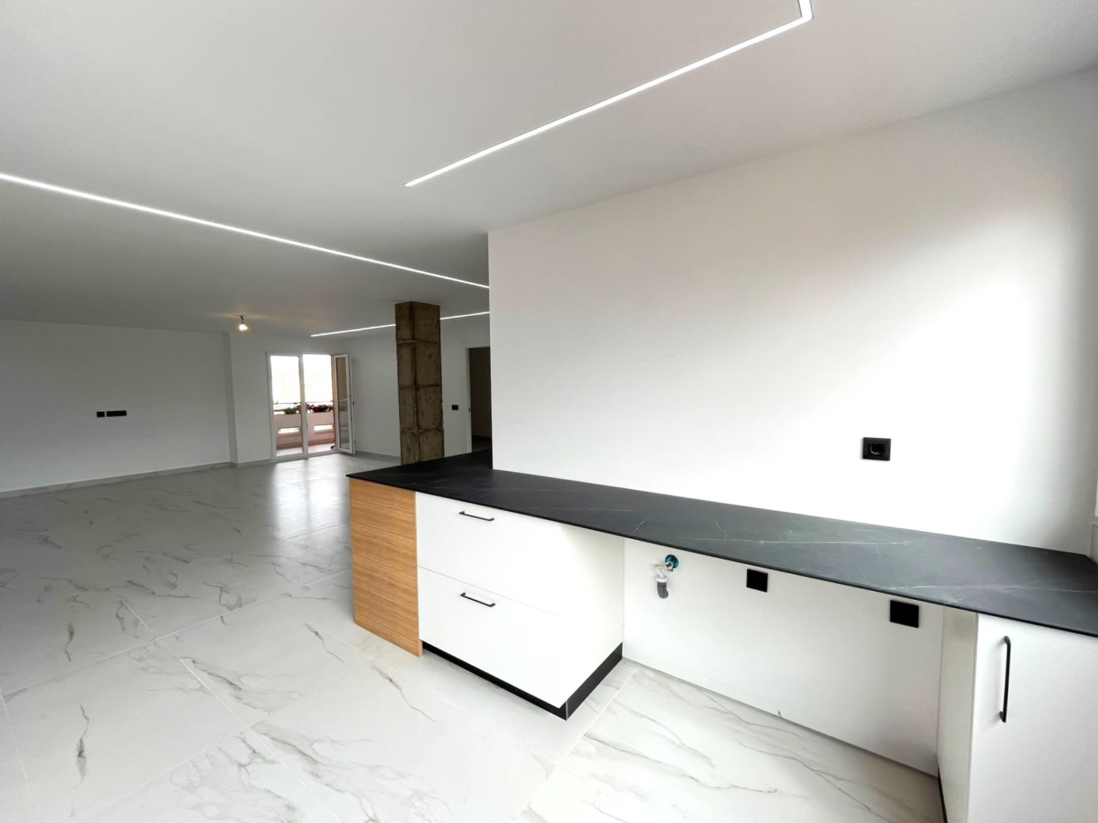 Apartment 3 Bedrooms Petrer with Mount Cid Views and Parking