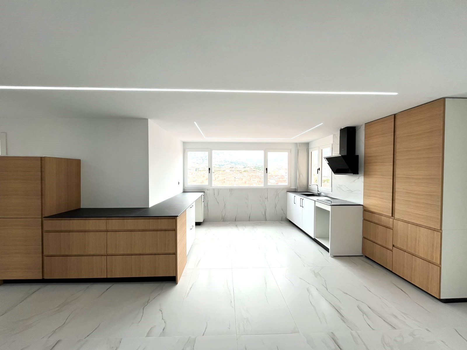Apartment 3 Bedrooms Petrer with Mount Cid Views and Parking