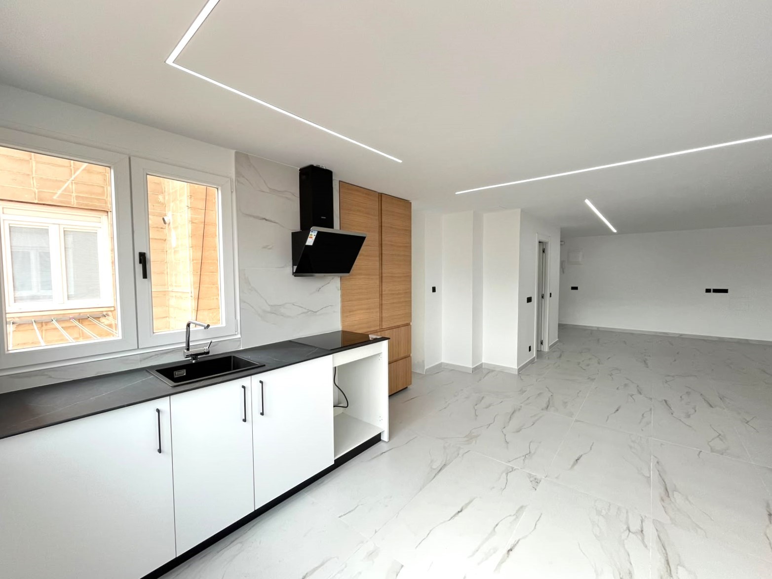Apartment 3 Bedrooms Petrer with Mount Cid Views and Parking