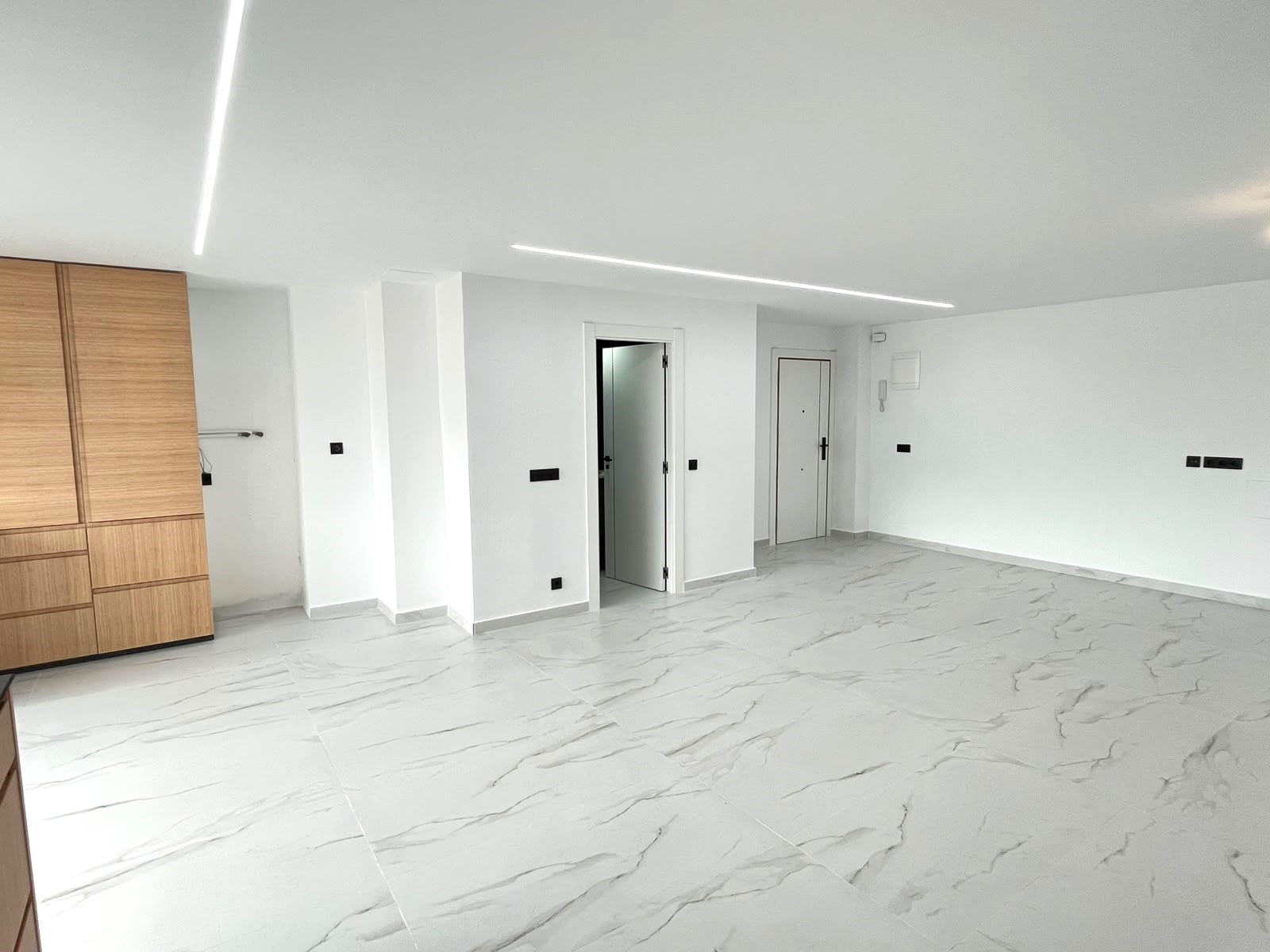 Apartment 3 Bedrooms Petrer with Mount Cid Views and Parking