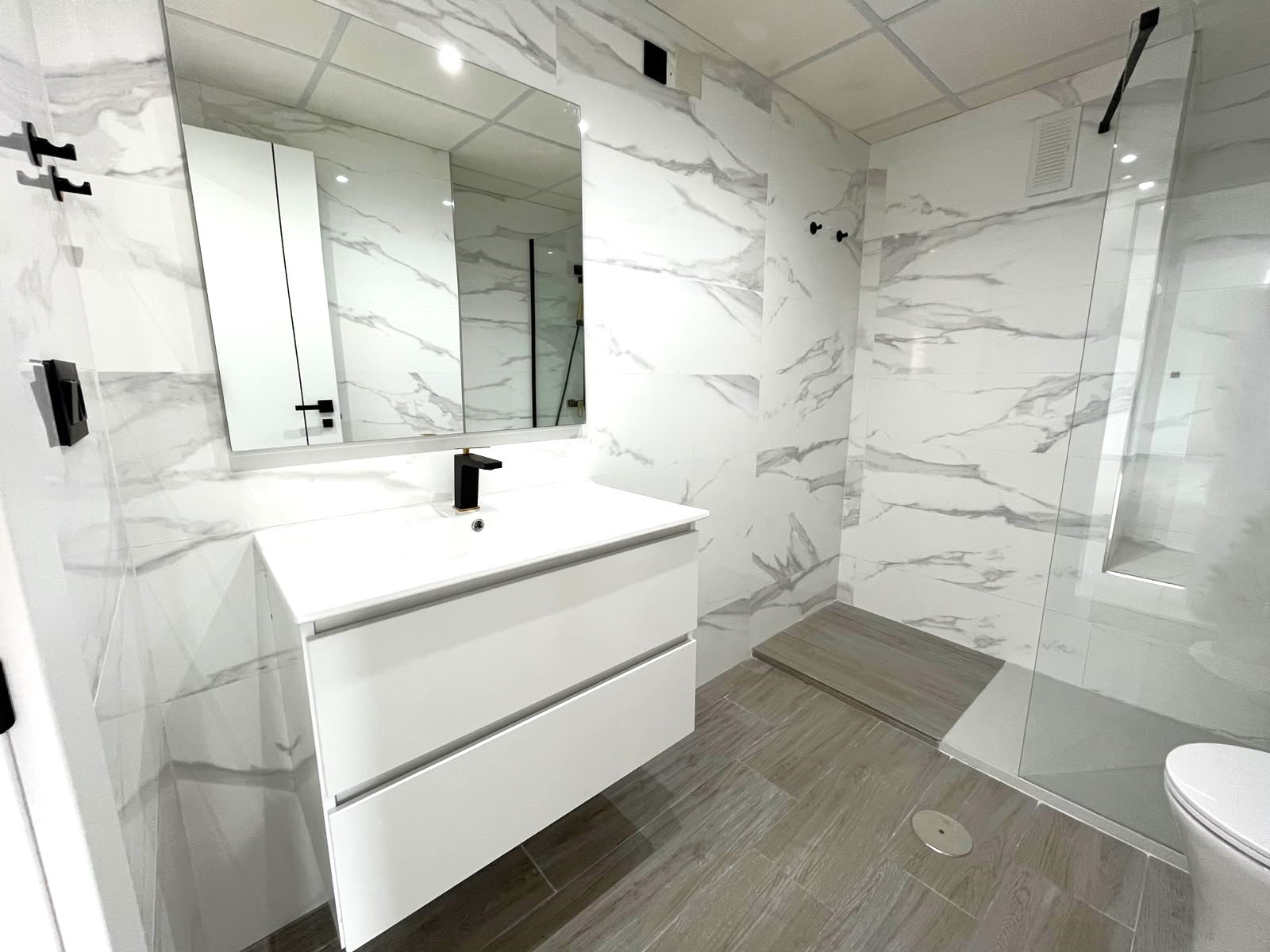 Apartment 3 Bedrooms Petrer with Mount Cid Views and Parking