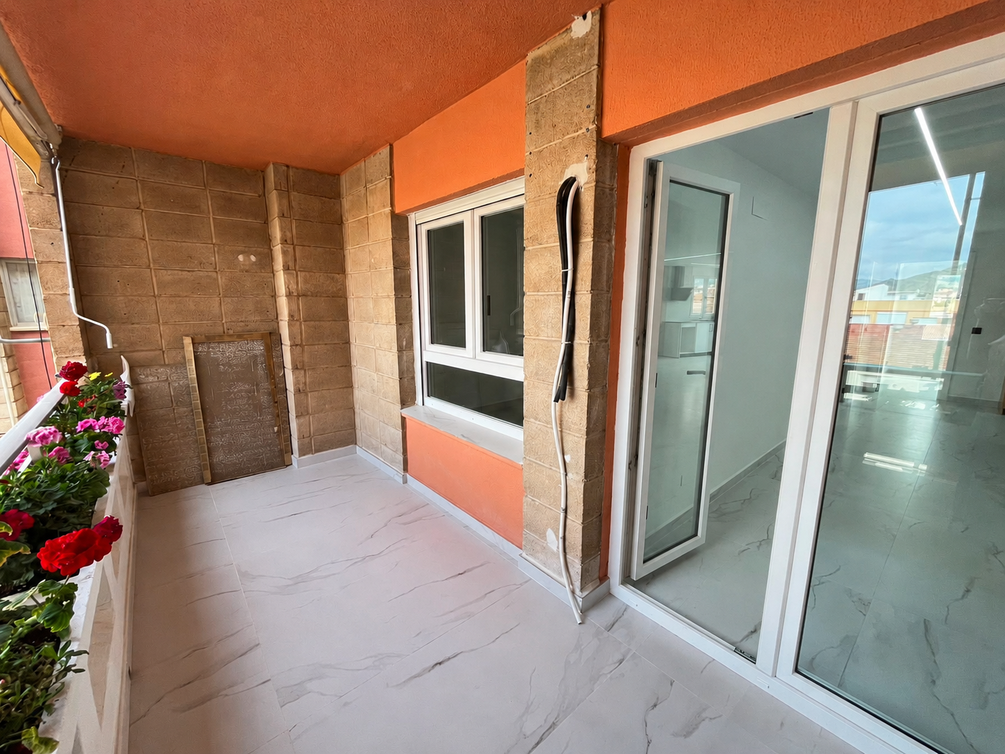Apartment 3 Bedrooms Petrer with Mount Cid Views and Parking