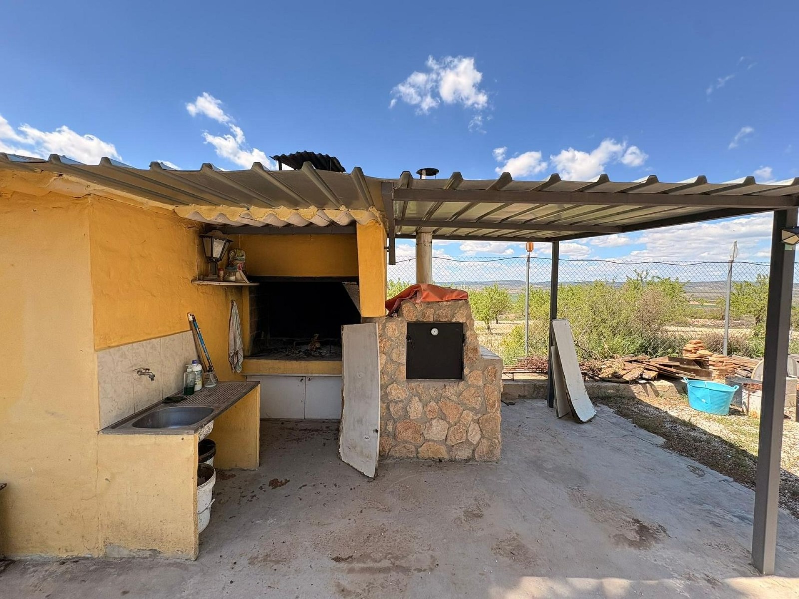 Villa with 3 Bedrooms and 4 Bathrooms in Yecla with Garden