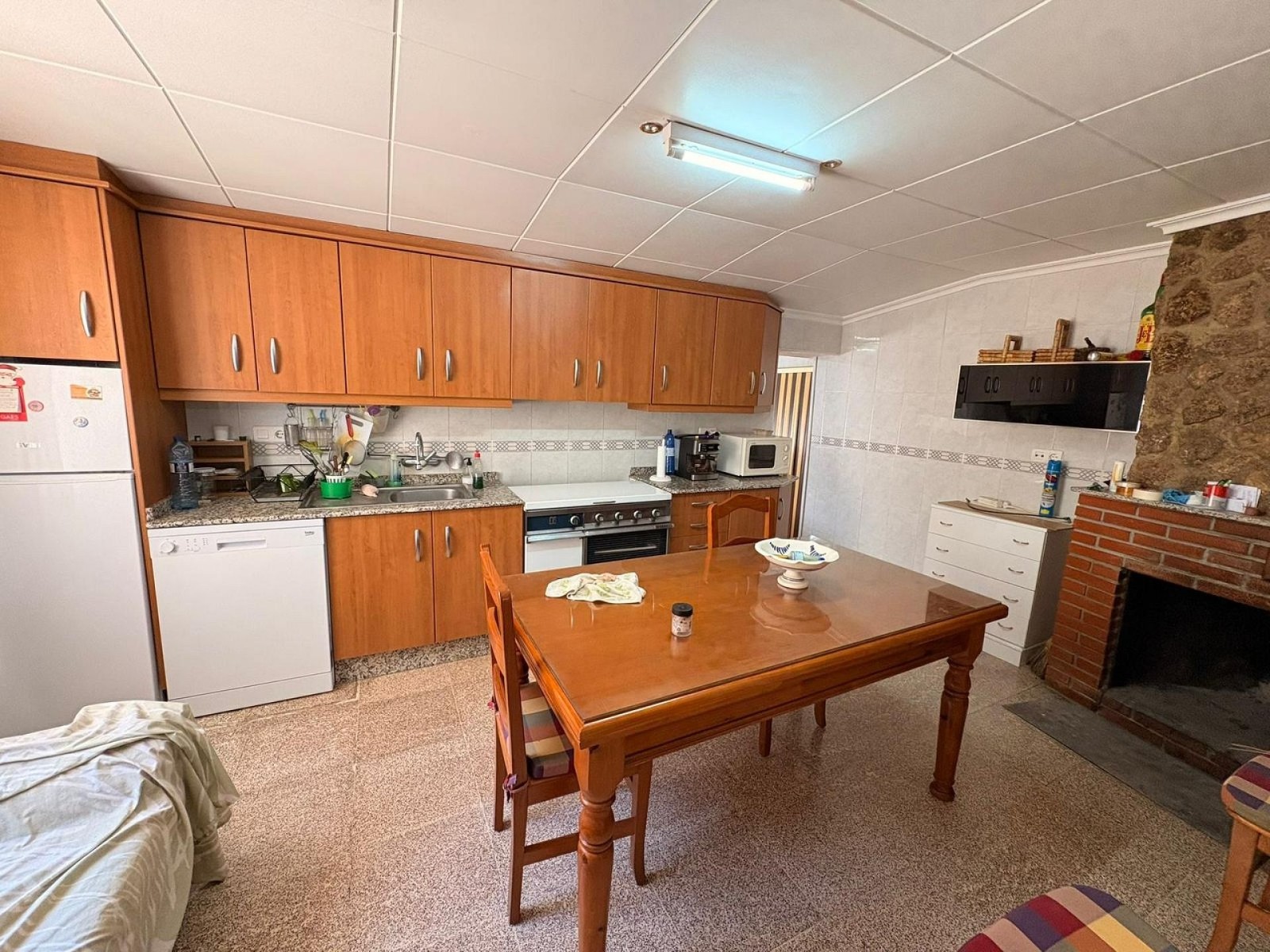 Villa with 3 Bedrooms and 4 Bathrooms in Yecla with Garden