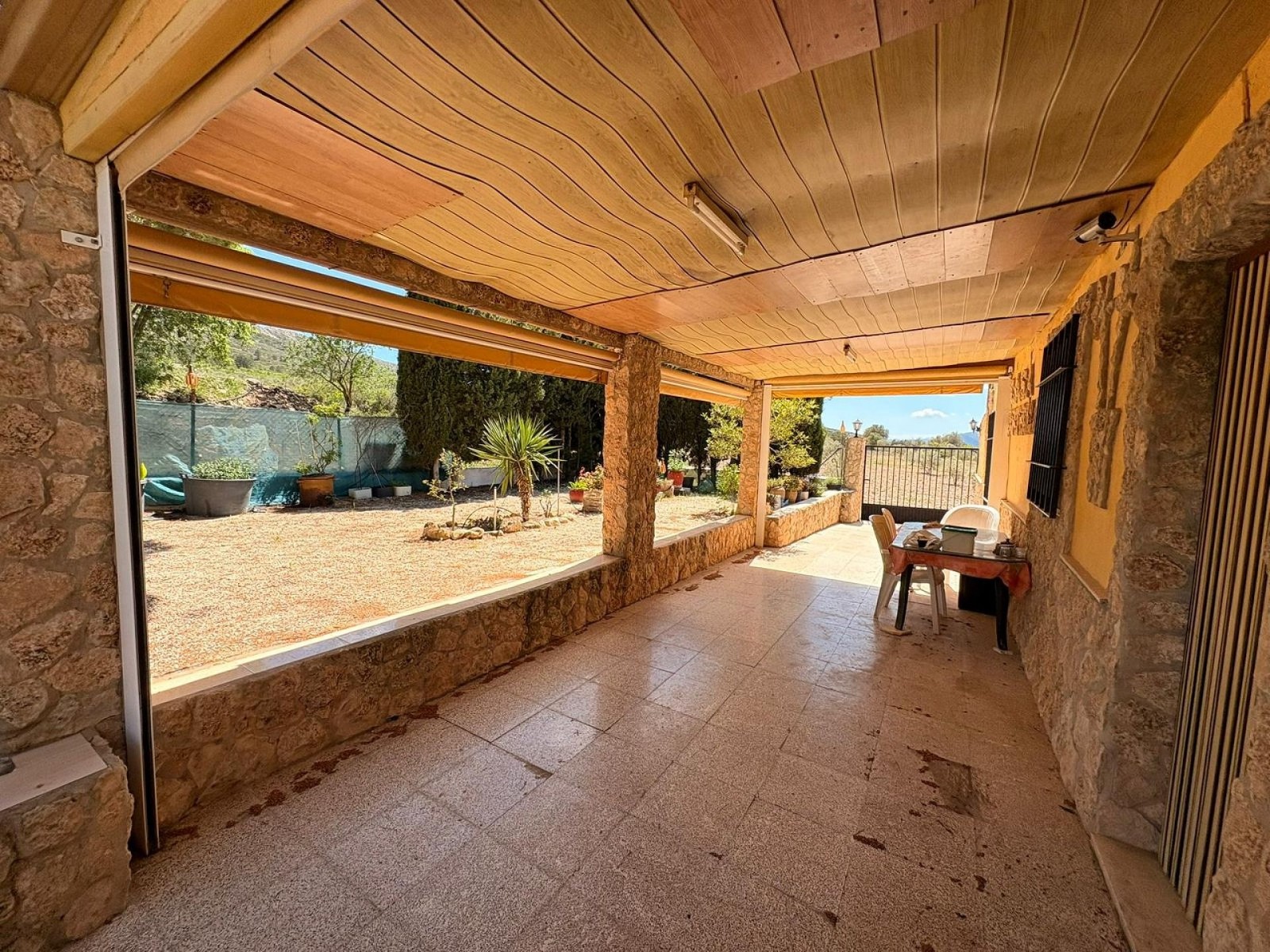 Villa with 3 Bedrooms and 4 Bathrooms in Yecla with Garden