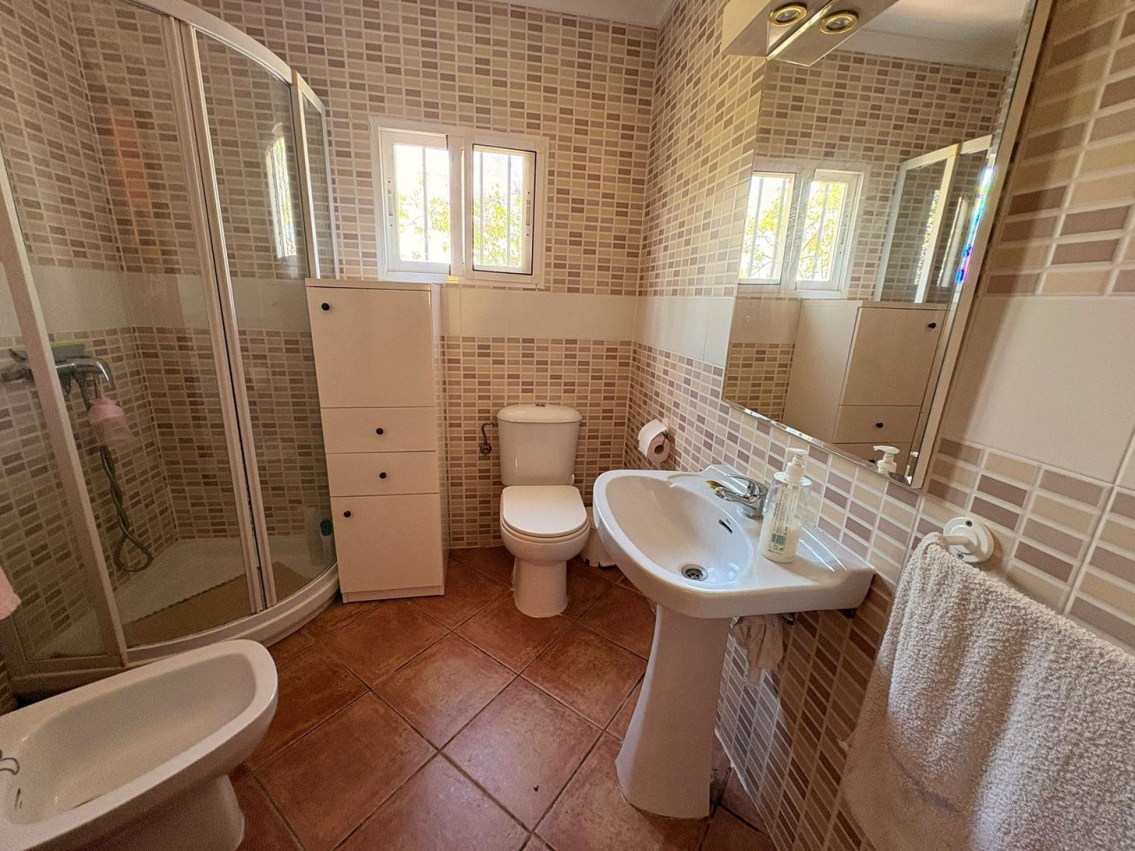 Villa with 3 Bedrooms and 4 Bathrooms in Yecla with Garden