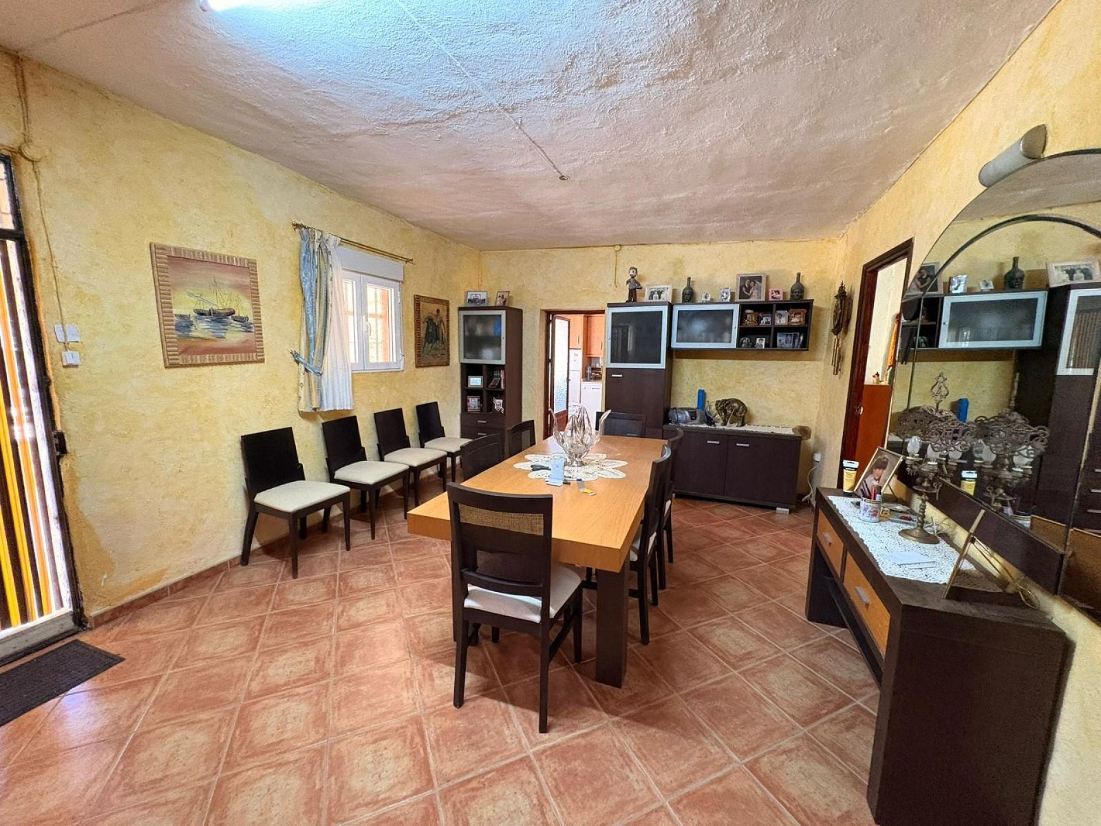 Villa with 3 Bedrooms and 4 Bathrooms in Yecla with Garden