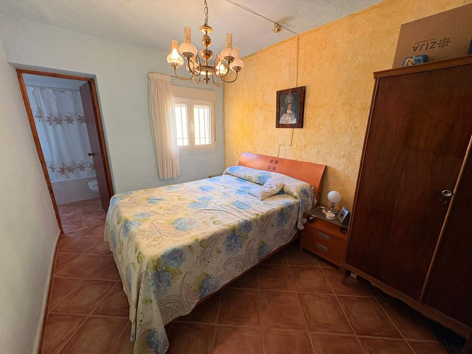Villa with 3 Bedrooms and 4 Bathrooms in Yecla with Garden