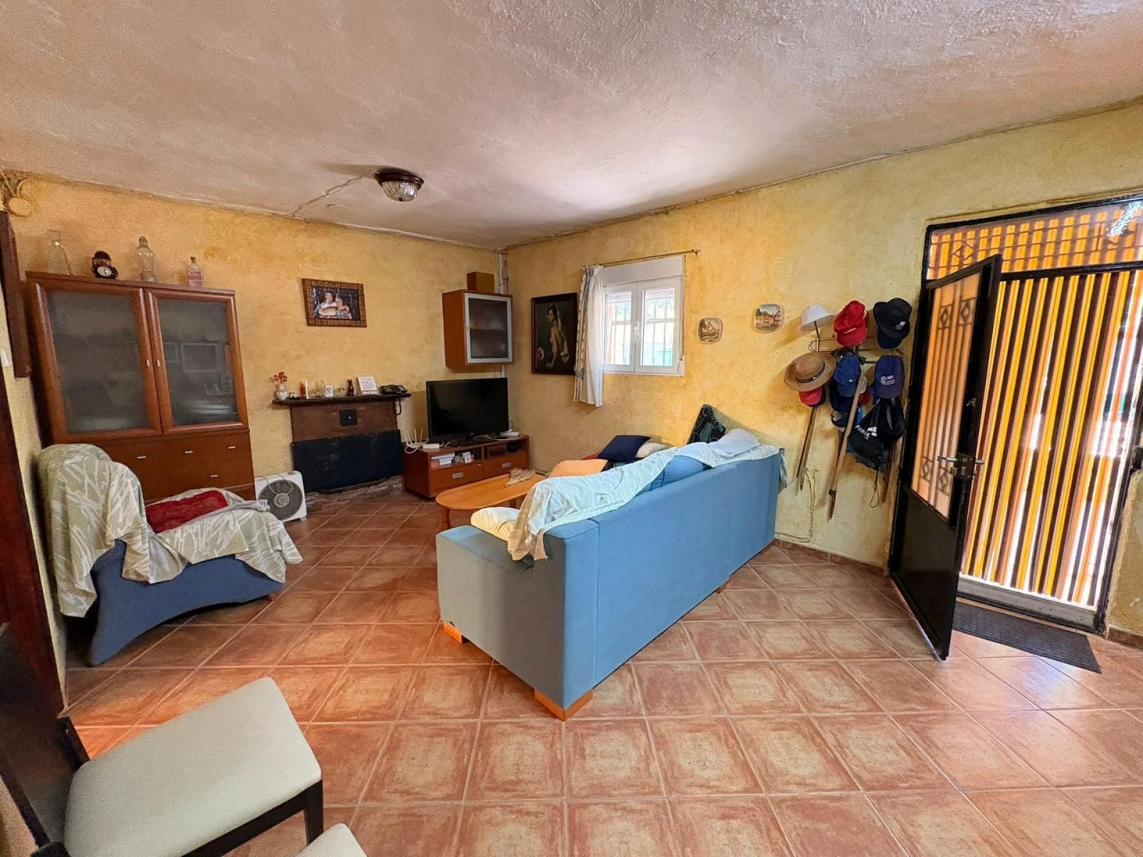 Villa with 3 Bedrooms and 4 Bathrooms in Yecla with Garden