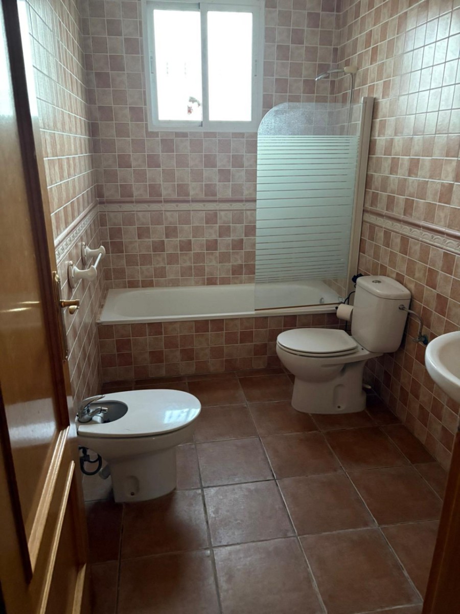 Villa met 3 Slaapkamers in Monóvar met Zwembad en Ruime Tuin