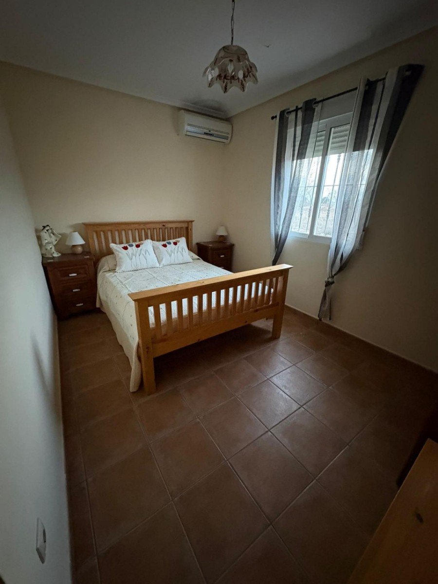 Villa met 3 Slaapkamers in Monóvar met Zwembad en Ruime Tuin