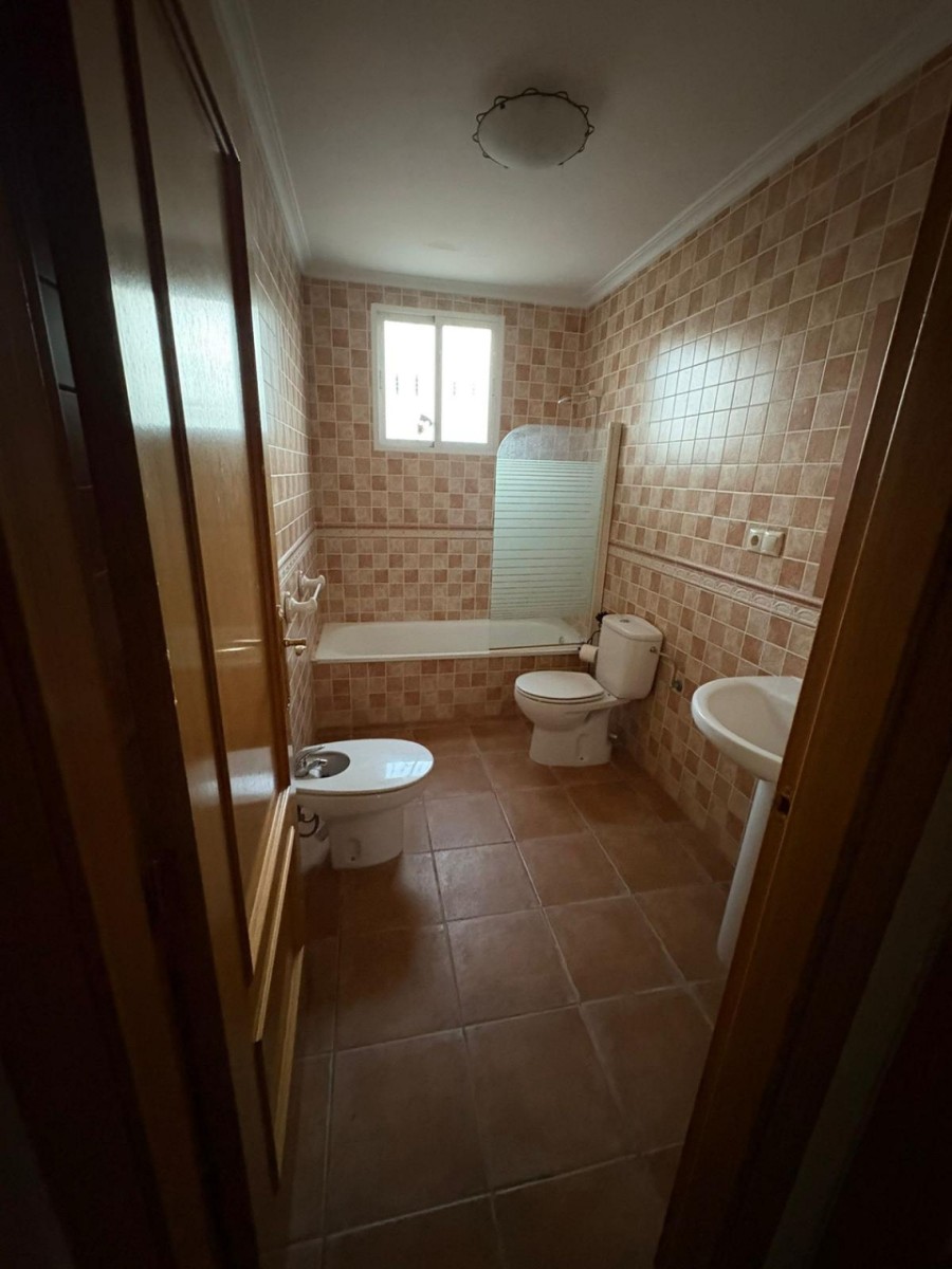 Villa met 3 Slaapkamers in Monóvar met Zwembad en Ruime Tuin