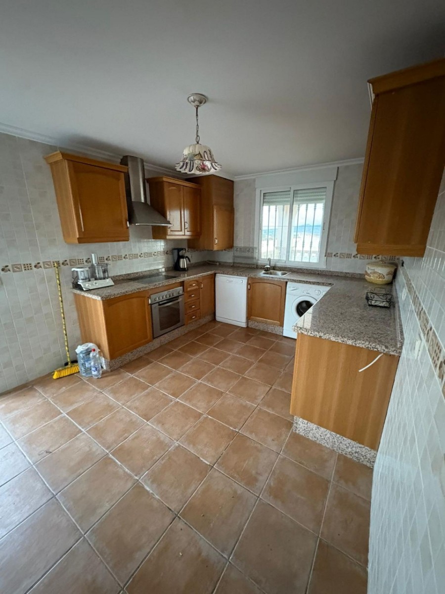 Villa met 3 Slaapkamers in Monóvar met Zwembad en Ruime Tuin