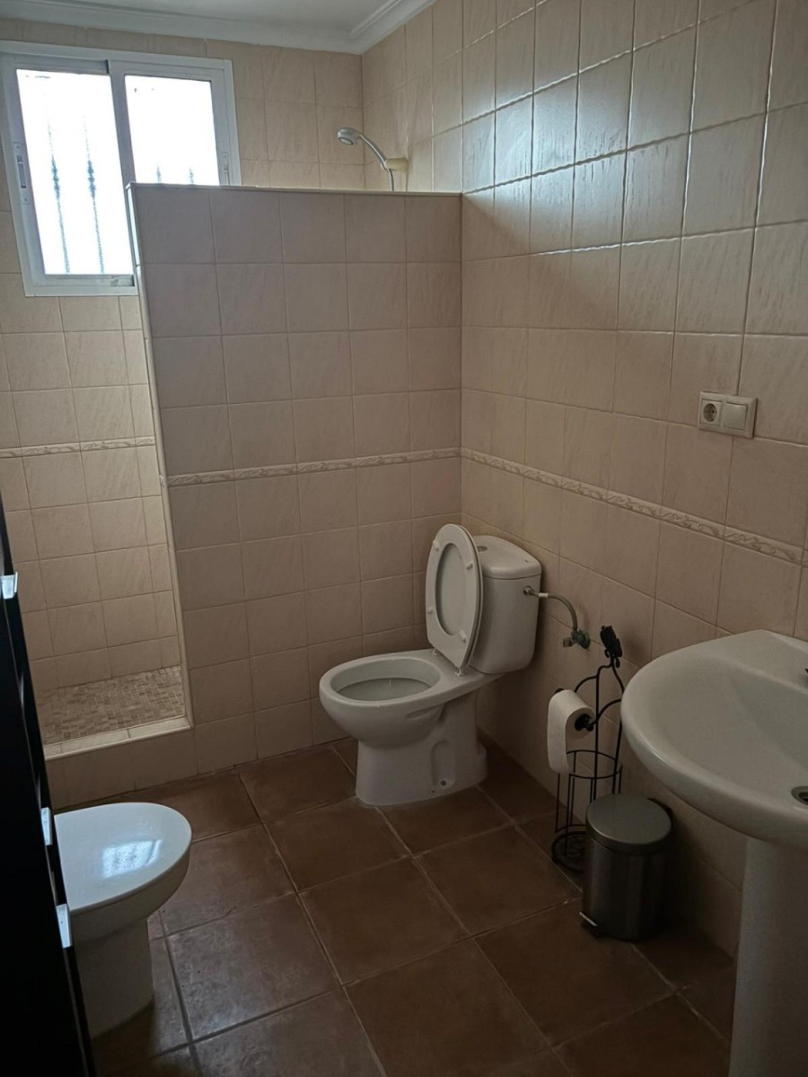 Villa met 3 Slaapkamers in Monóvar met Zwembad en Ruime Tuin