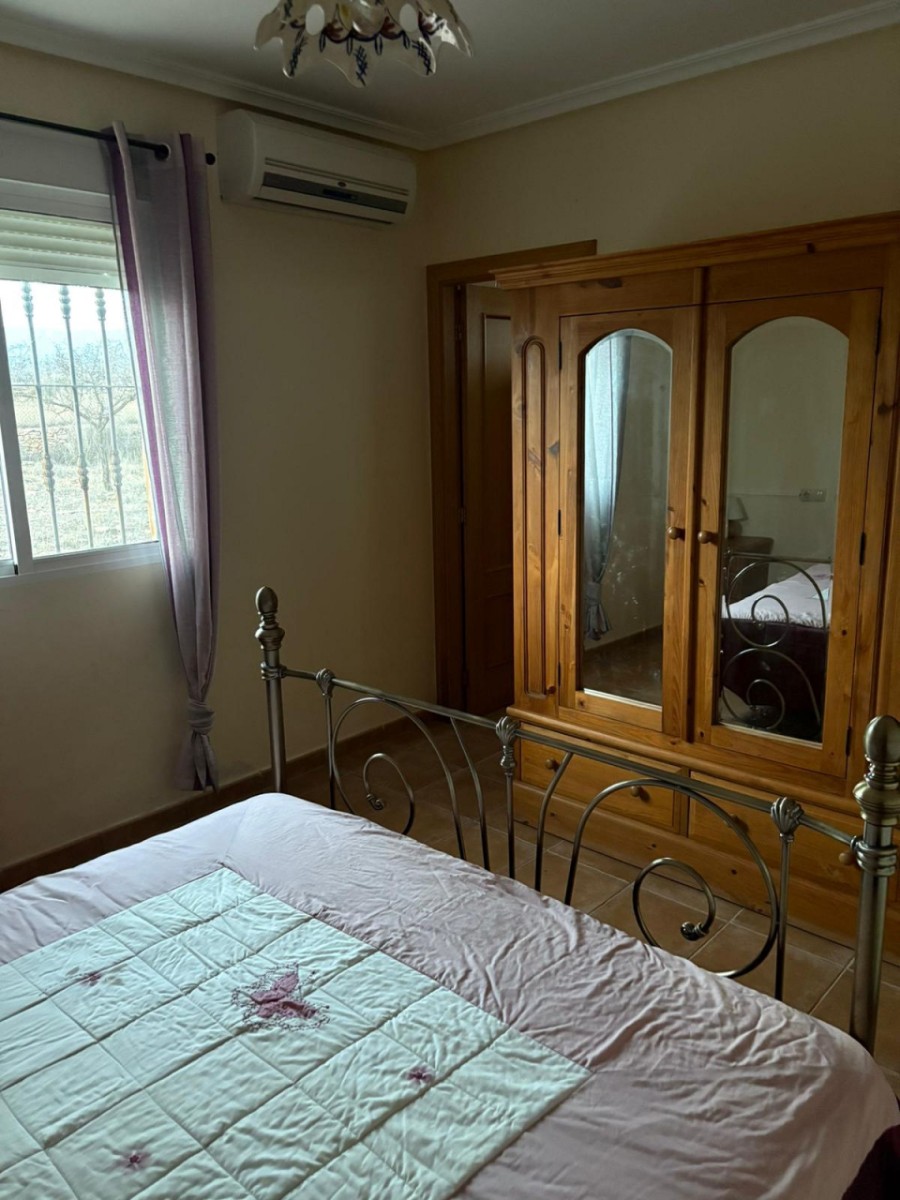 Villa met 3 Slaapkamers in Monóvar met Zwembad en Ruime Tuin