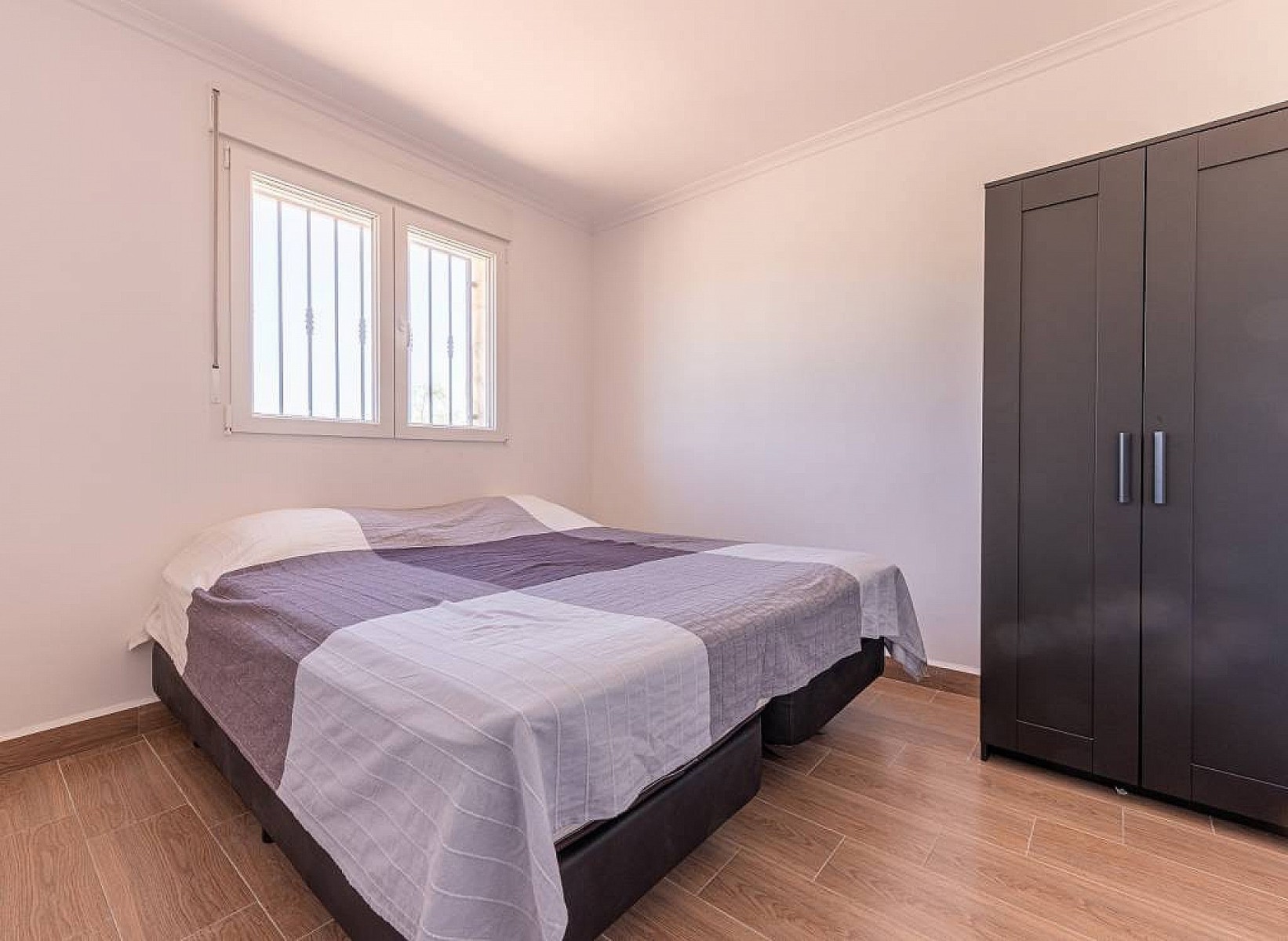 Nieuwbouw Villa met 5 Slaapkamers in La Romana, Alicante, Groot Perceel