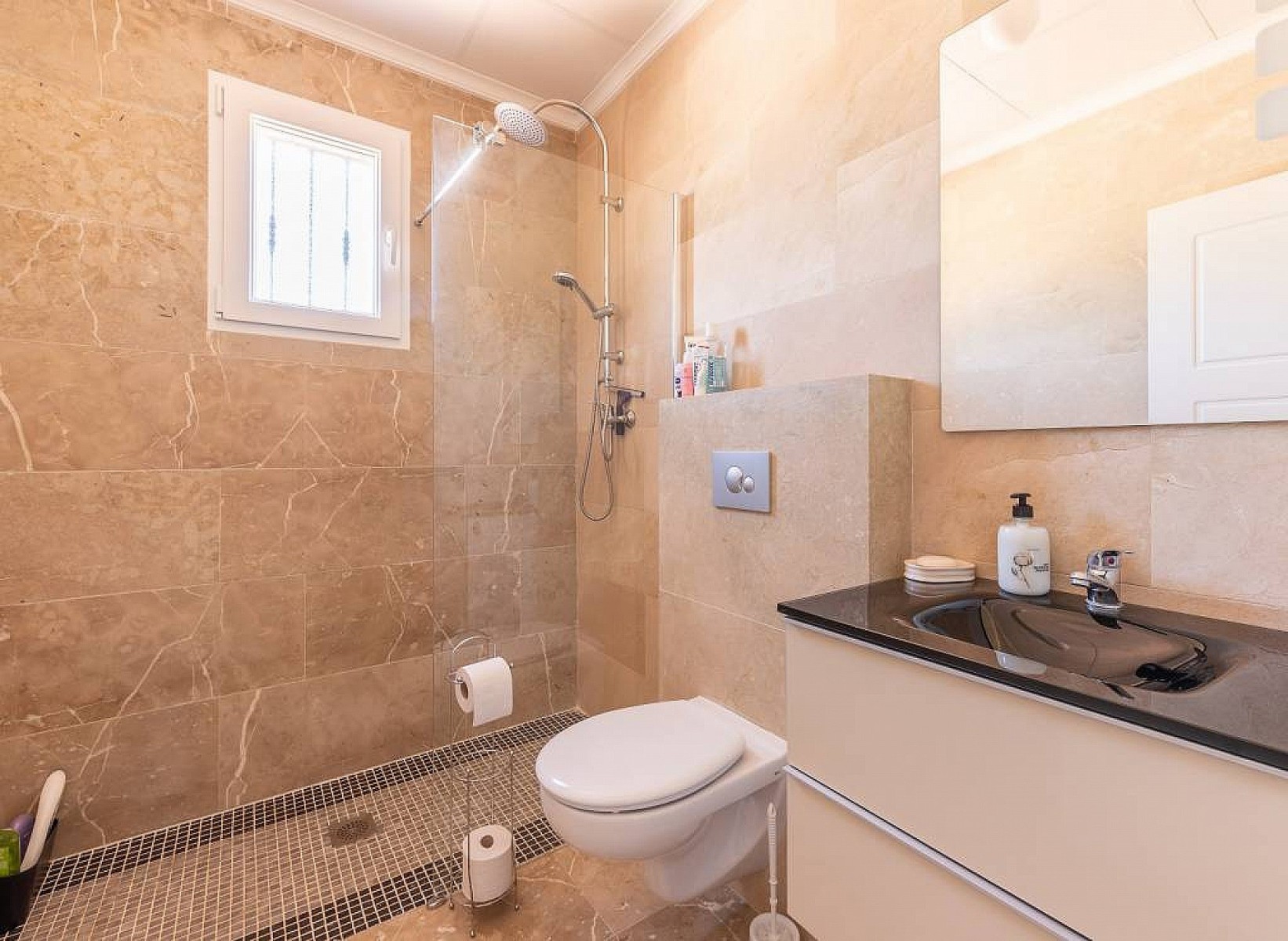 Nieuwbouw Villa met 5 Slaapkamers in La Romana, Alicante, Groot Perceel