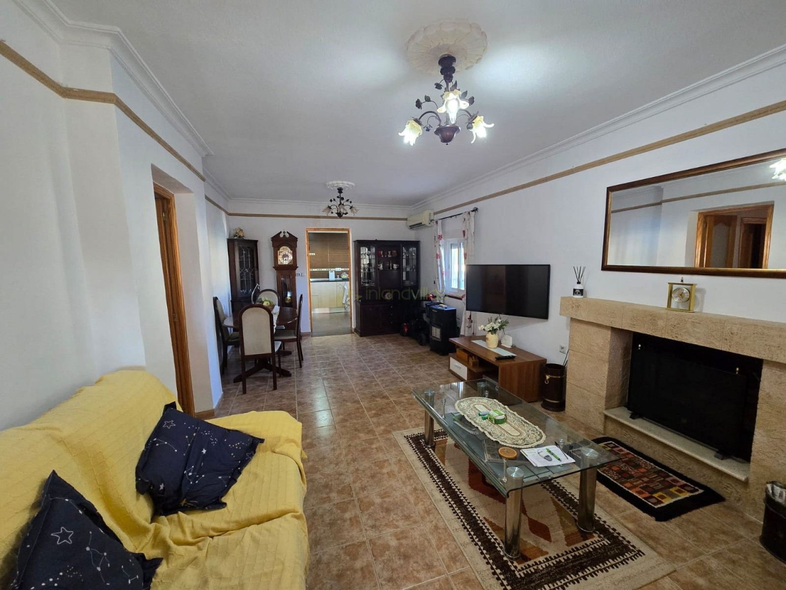 Finca met 3 Slaapkamers en Zwembad in Sax, Alicante