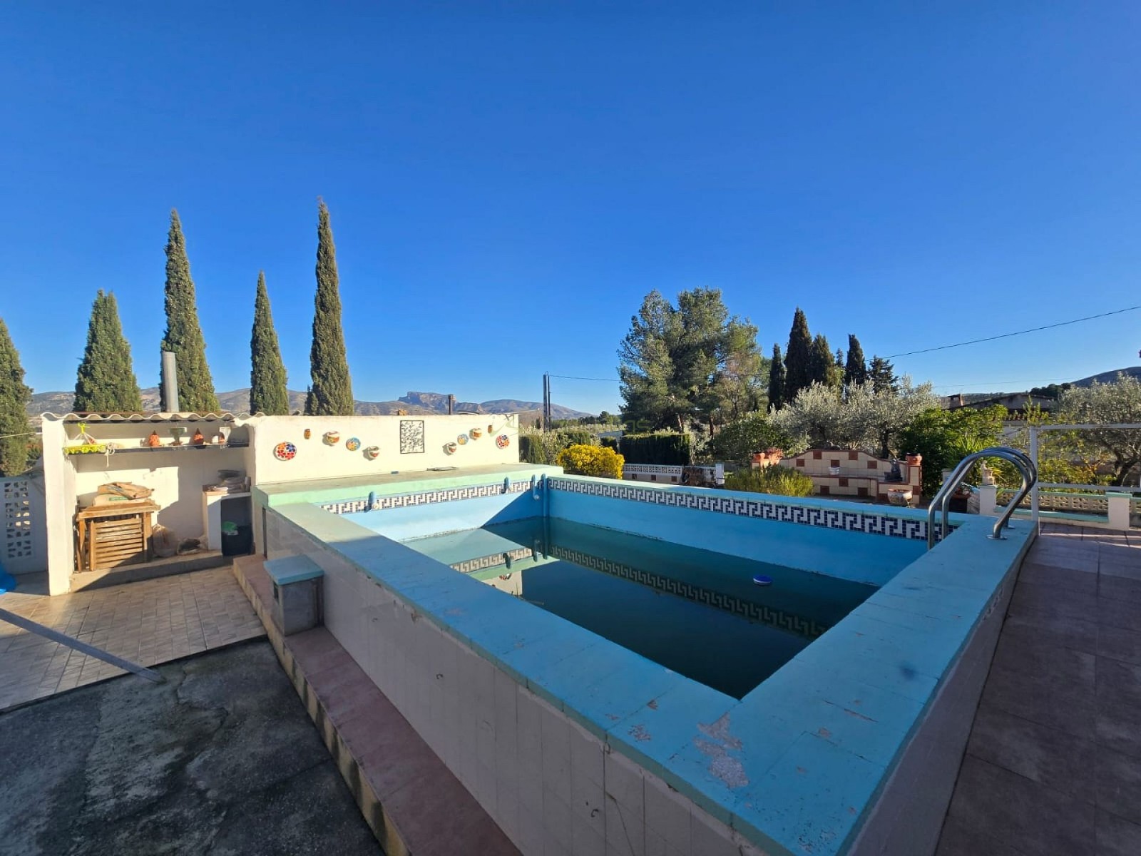 Finca met 3 Slaapkamers en Zwembad in Sax, Alicante