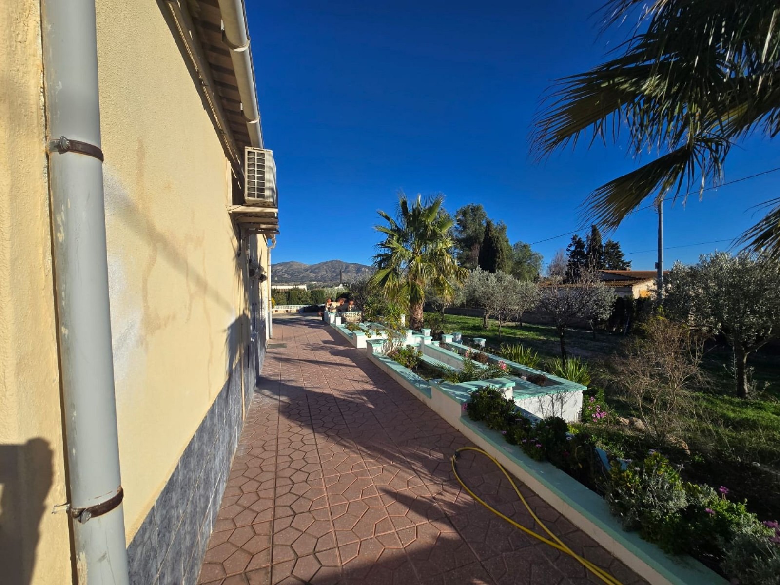 Finca met 3 Slaapkamers en Zwembad in Sax, Alicante