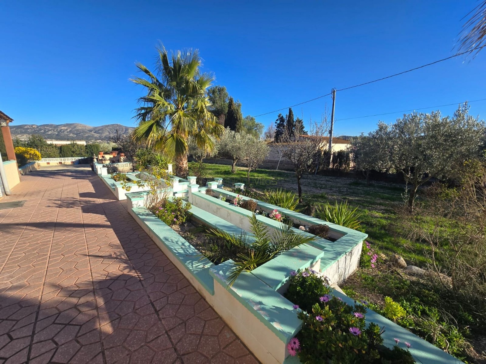 Finca met 3 Slaapkamers en Zwembad in Sax, Alicante