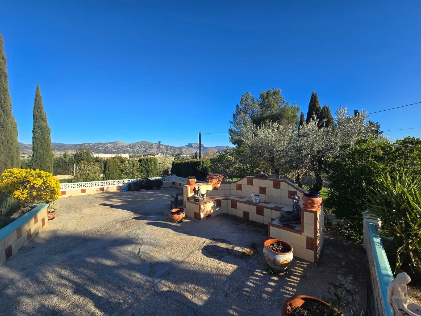 Finca met 3 Slaapkamers en Zwembad in Sax, Alicante