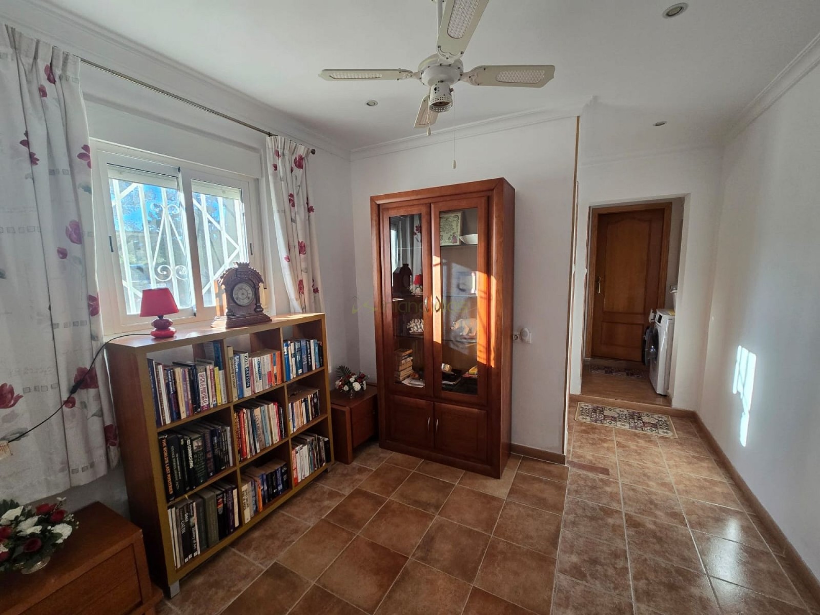 Finca met 3 Slaapkamers en Zwembad in Sax, Alicante