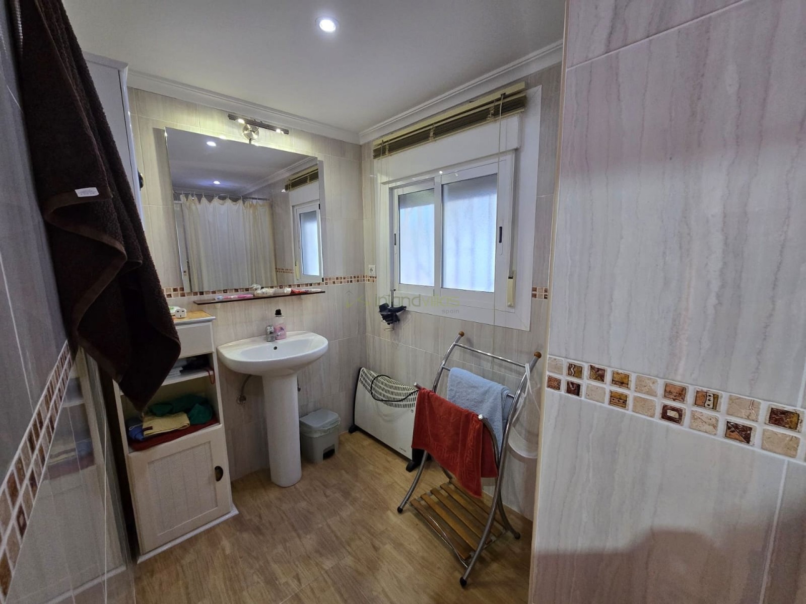 Finca met 3 Slaapkamers en Zwembad in Sax, Alicante
