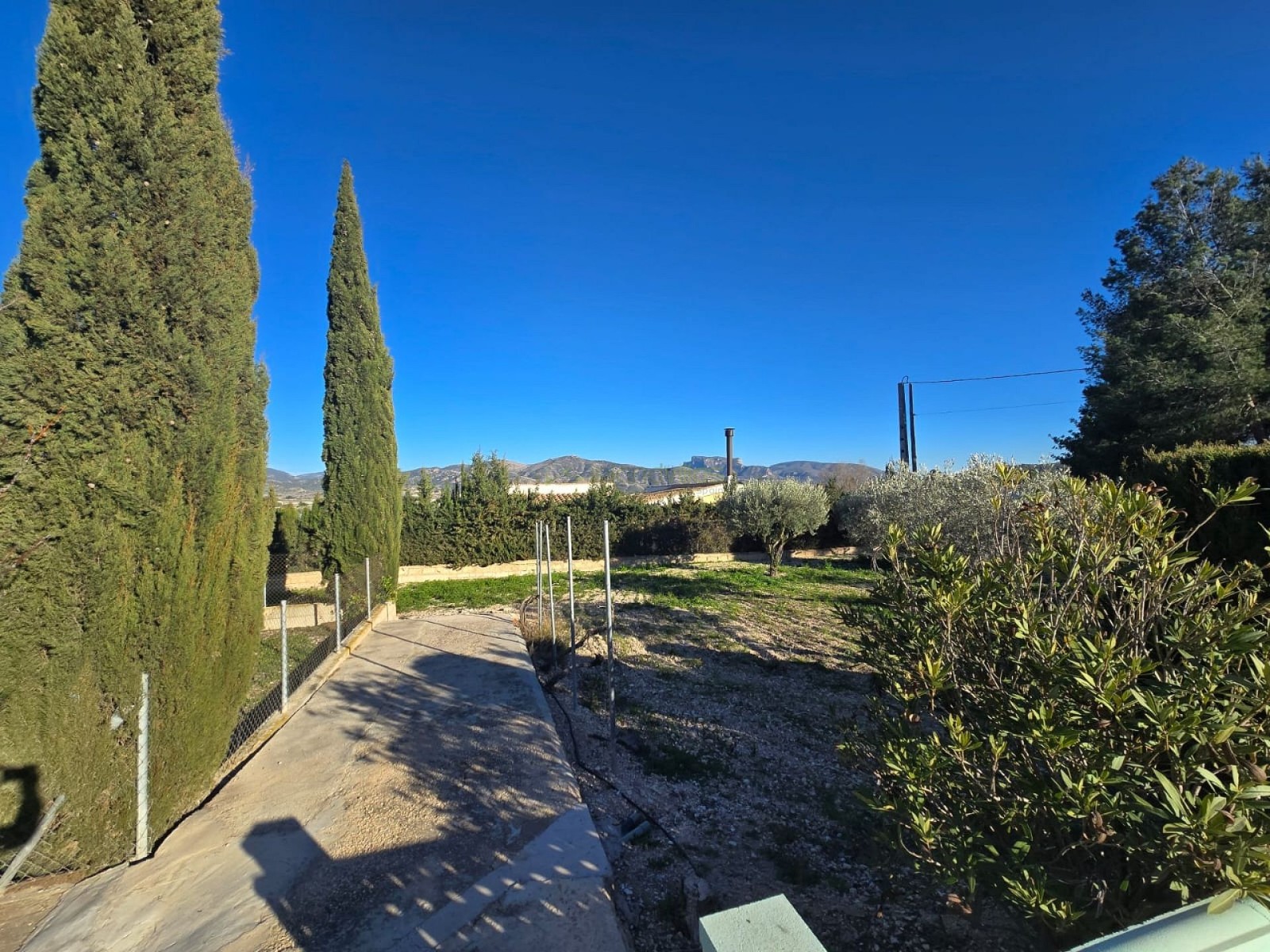 Finca met 3 Slaapkamers en Zwembad in Sax, Alicante