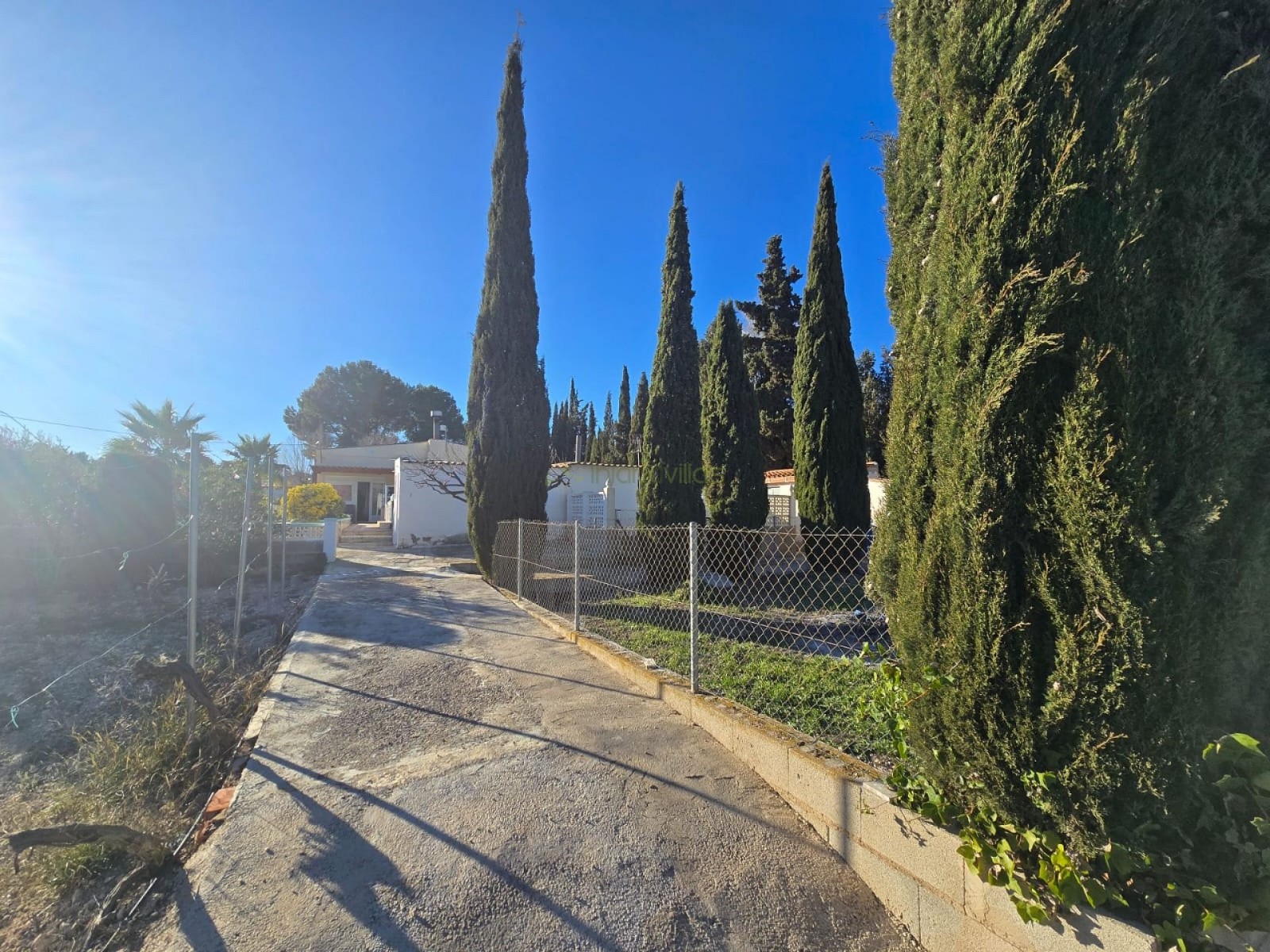 Finca met 3 Slaapkamers en Zwembad in Sax, Alicante