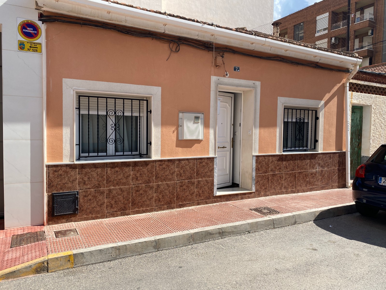 Herenhuis met 4 slaapkamers in Sax, Alicante, voorzien van terras