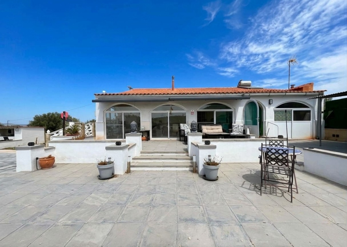 Finca with 3 bedrooms in Sax, Alicante, with pool and large plot